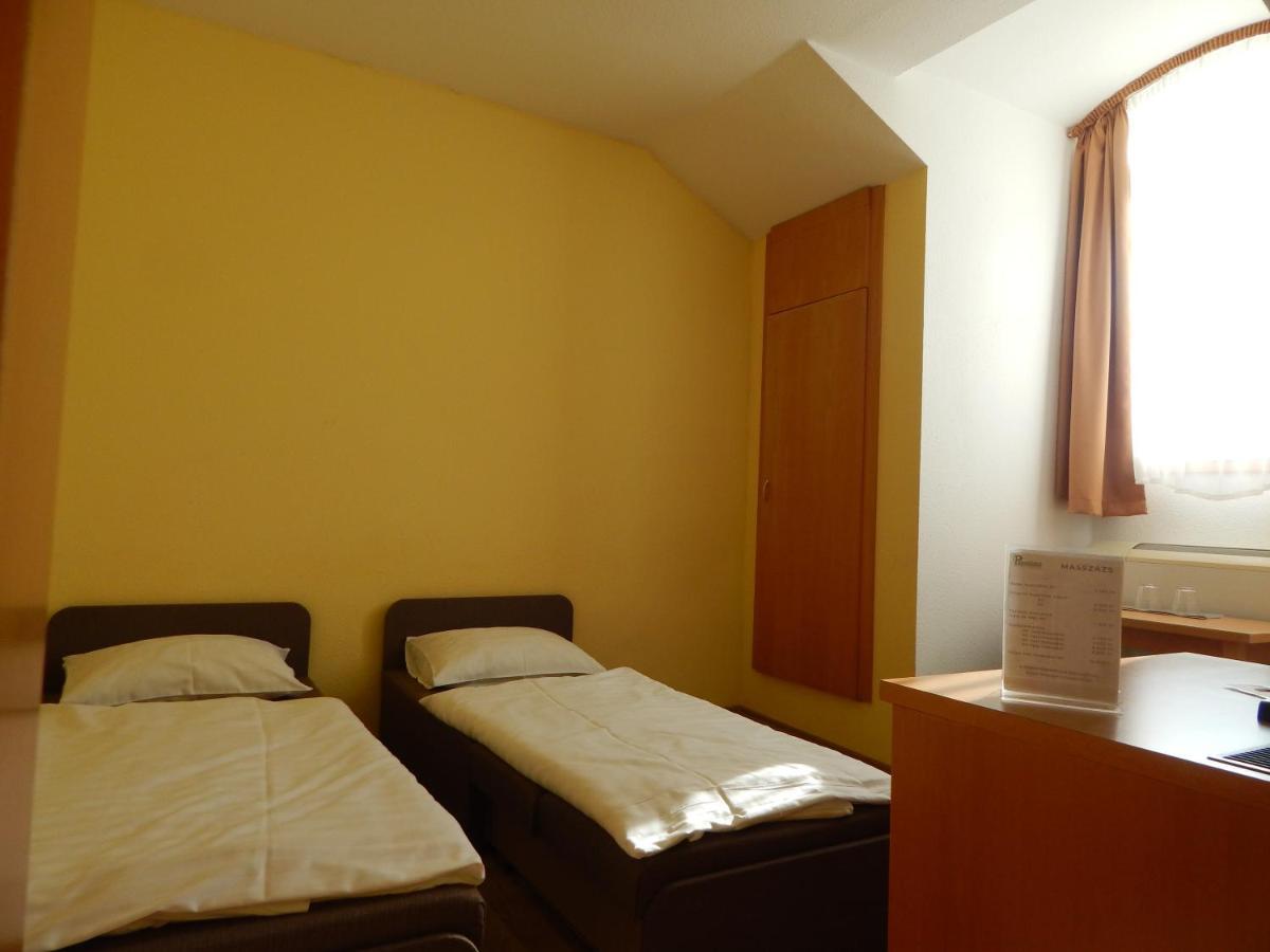 Panorama Hotel Noszvaj Buitenkant foto
