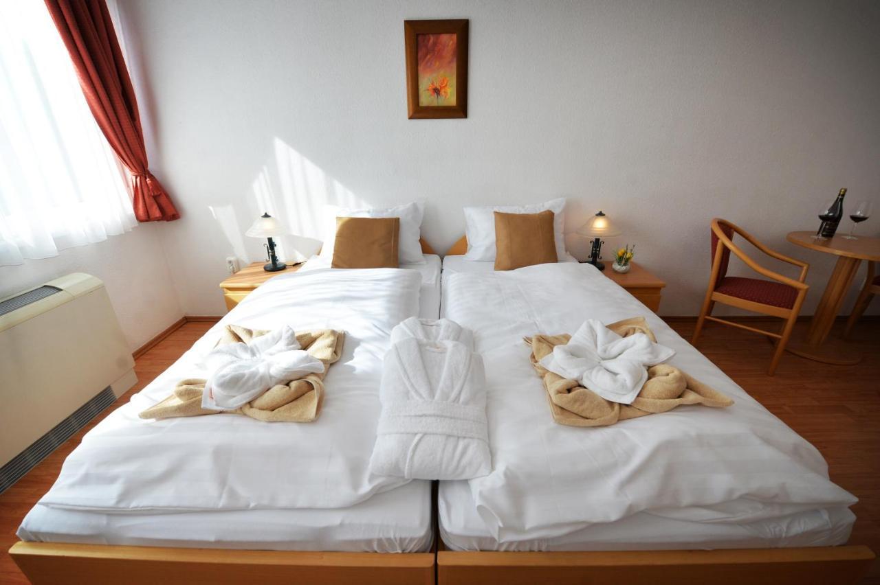 Panorama Hotel Noszvaj Buitenkant foto